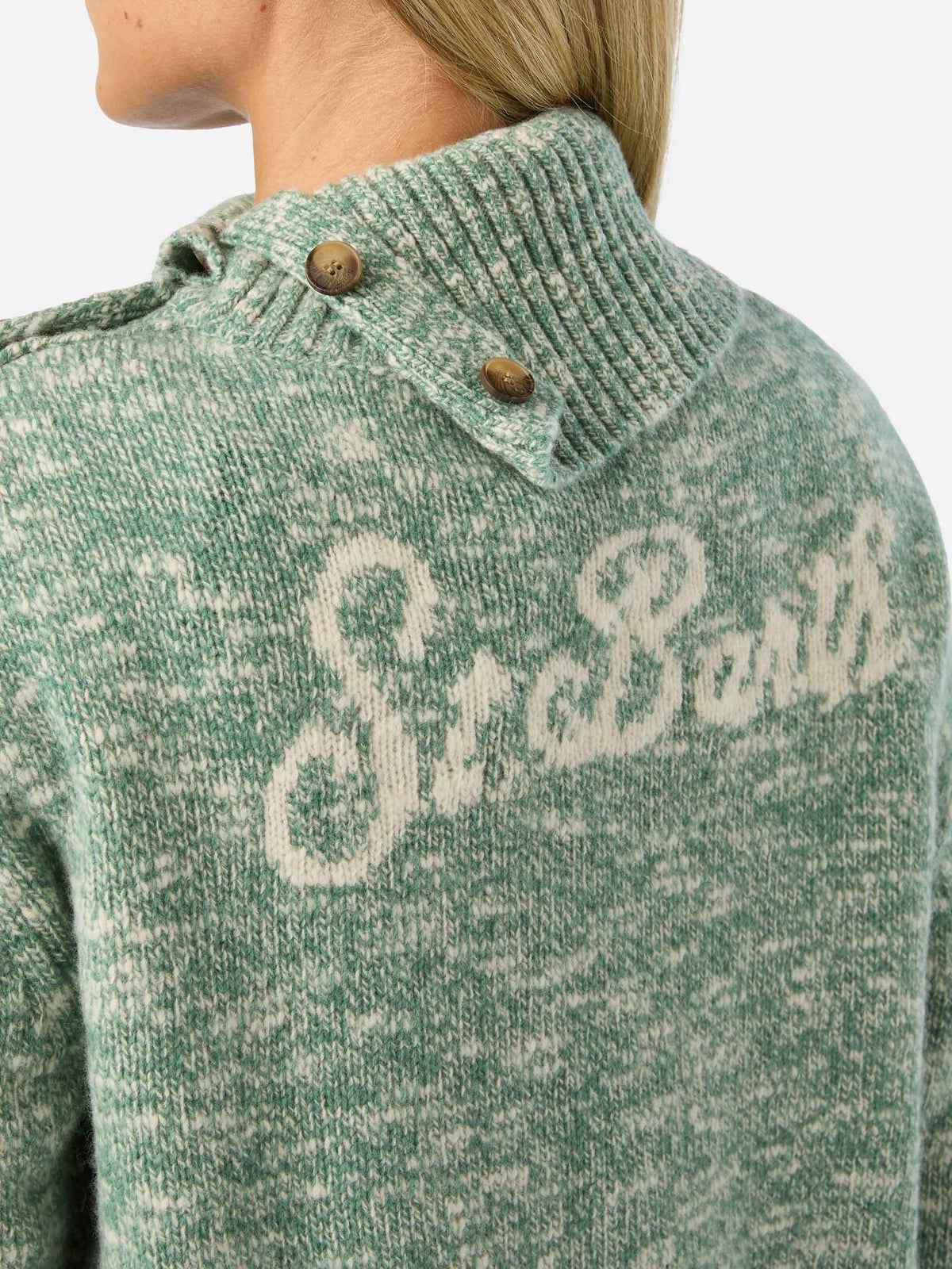 Maglia Philomene verde salvia a collo alto in lana con ricamo logo