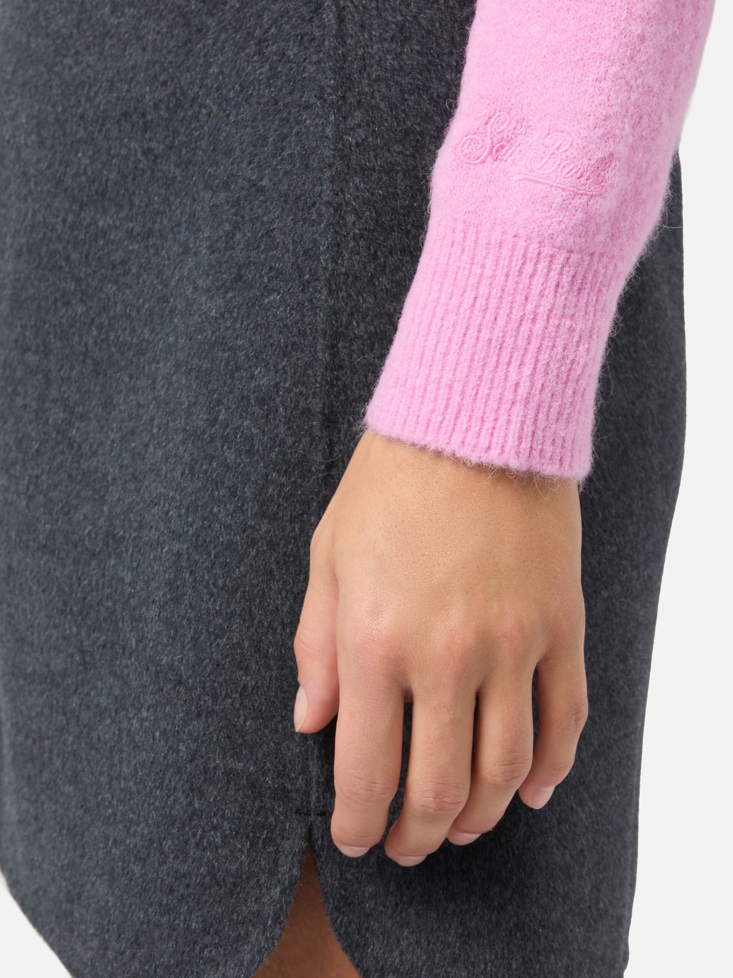 New Queen stretch sweater in merino-wool and alpaca blend in pink with Best Mum jacquard