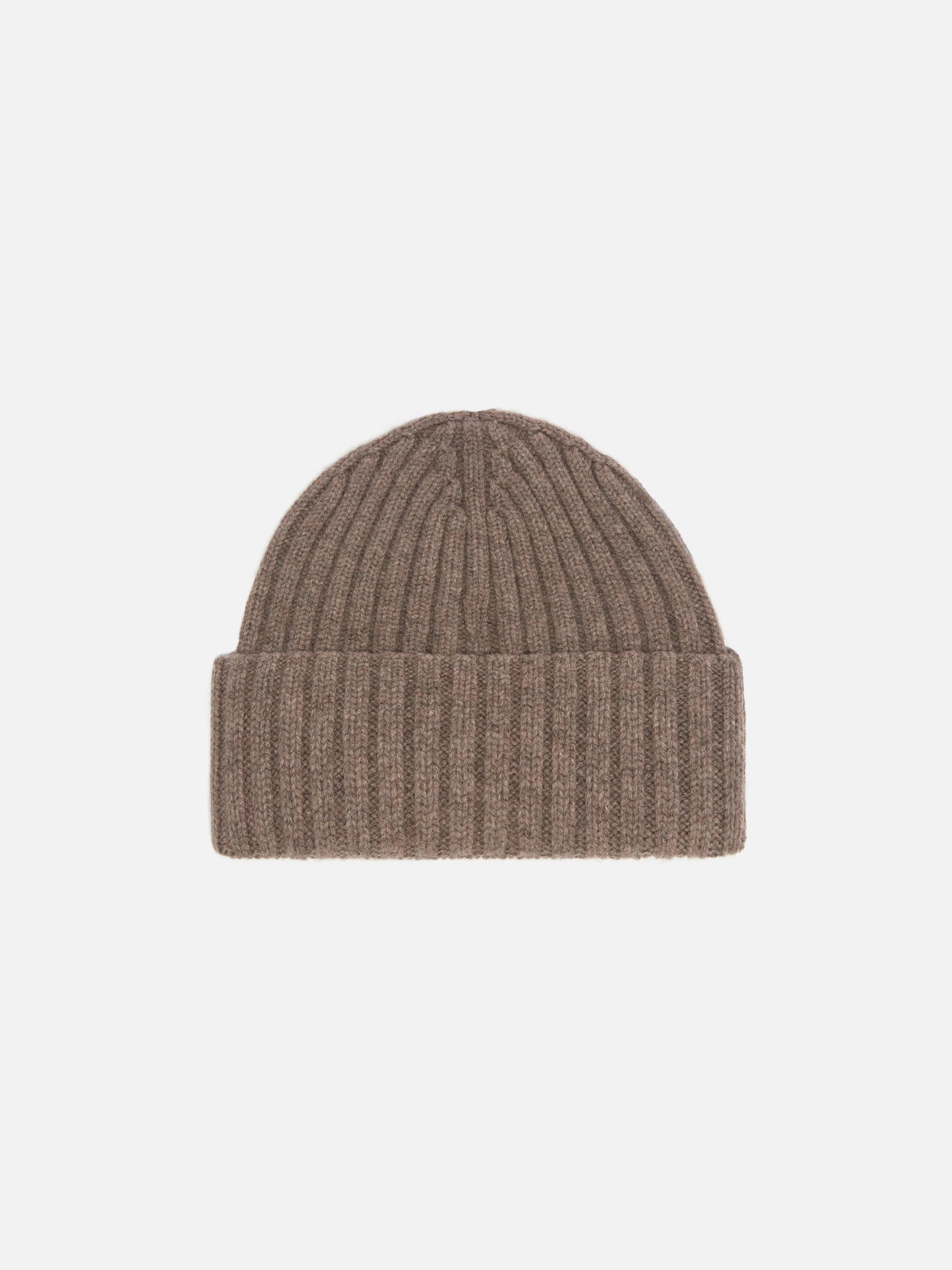 Wengen-Mütze aus haselnussbrauner Wolle mit St.-Barth-Stickerei am Umschlag