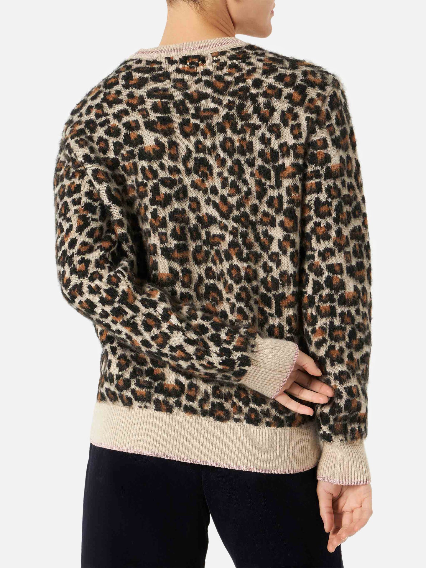 Maglione da donna garzato con fantasia leopardata