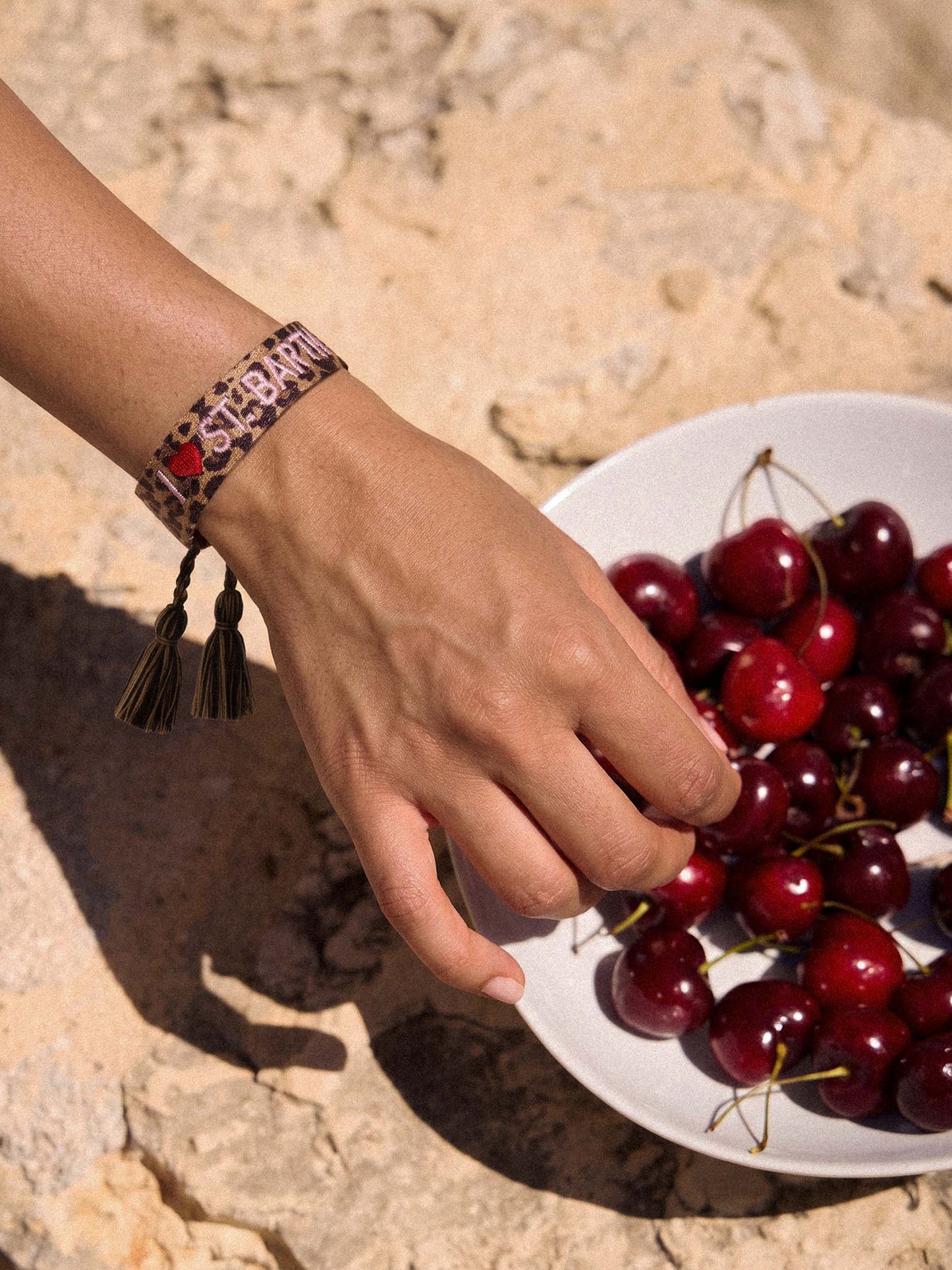 Stoffarmband mit Leopardenprint und Stickerei 