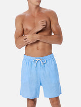 Mittellange Herren-Badeshorts aus himmelblauem Leinen Gustavia