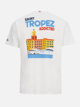T-shirt da uomo in cotone con stampa piazzata cartolina Saint Tropez Addicted