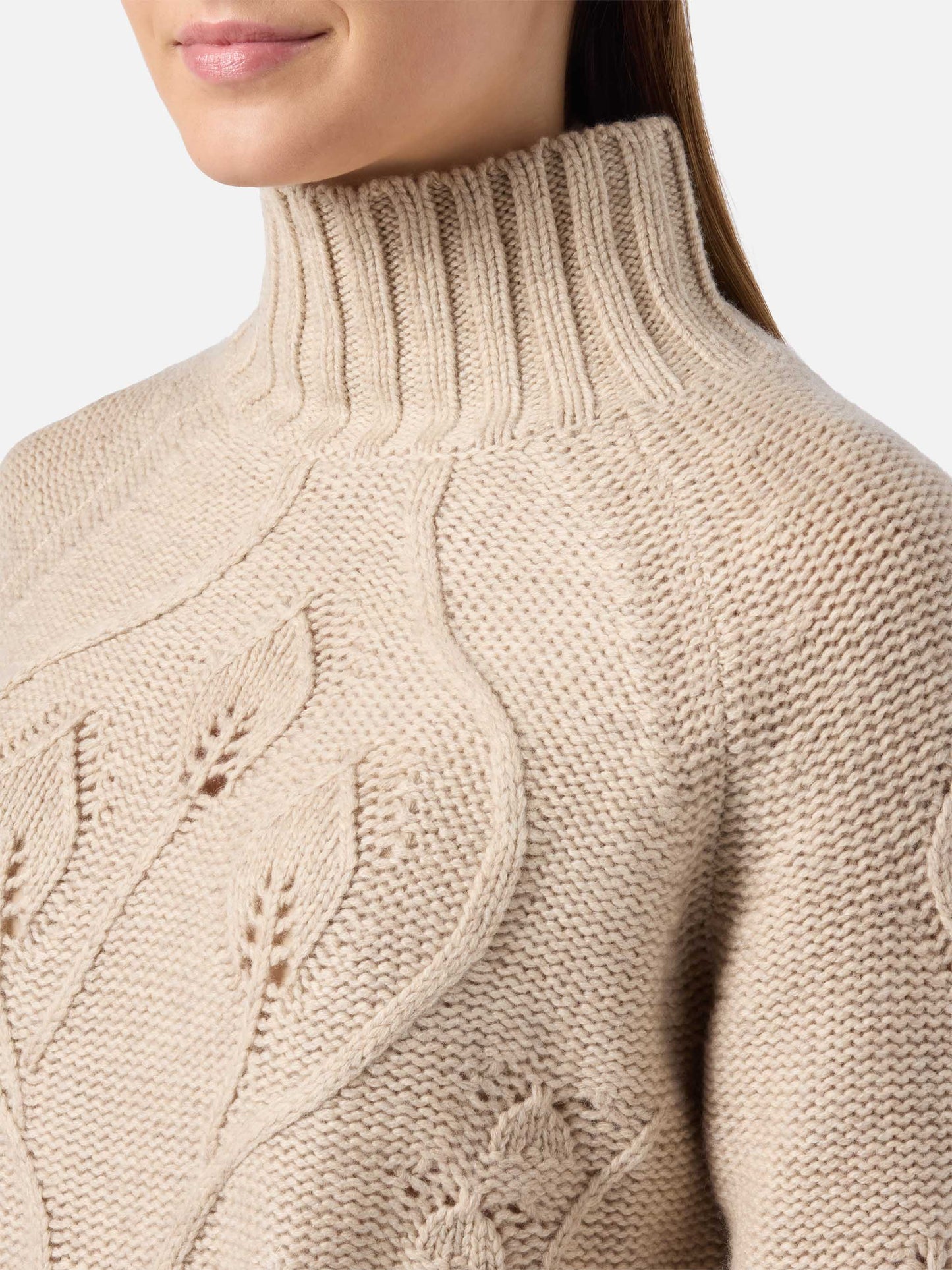 Beigefarbener Alais-Pullover mit Stehkragen aus Kaschmirmischung mit 3D-Blumen