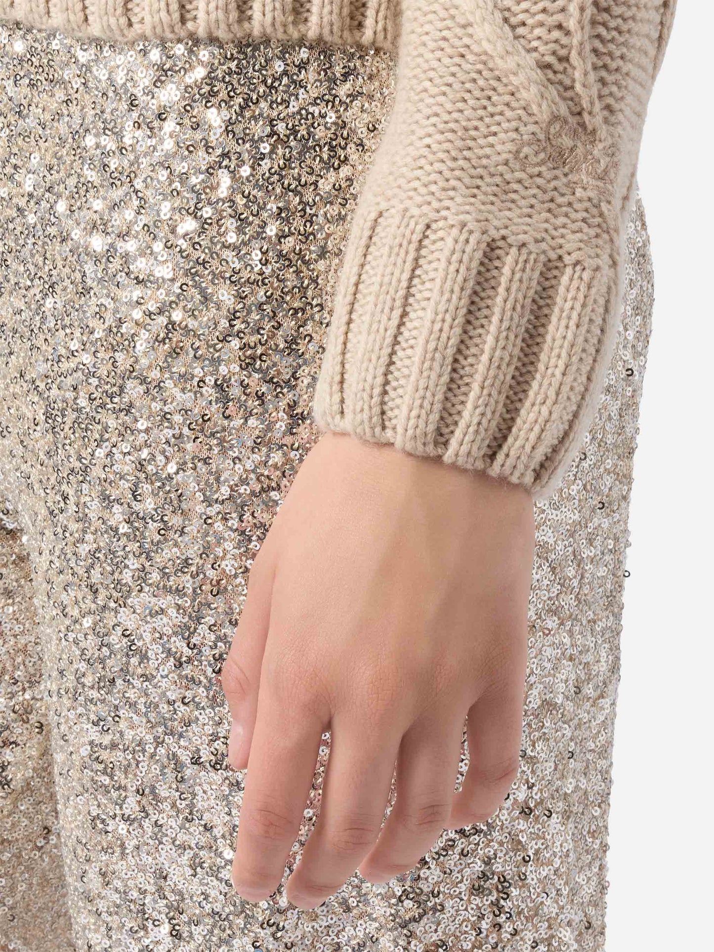 Beigefarbener Alais-Pullover mit Stehkragen aus Kaschmirmischung mit 3D-Blumen