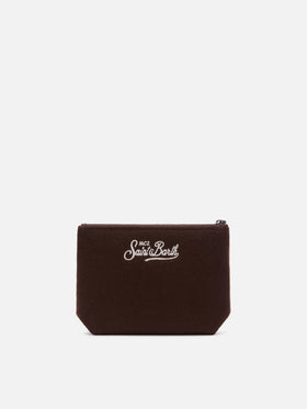 Braune Aline aus Filz pochette mit aufgestickter Berglandschaft 
