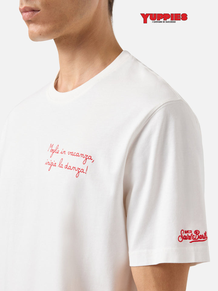 T-shirt in cotone Arnott con ricamo Moglie in Vacanza... | YUPPIES EDIZIONE SPECIALE
