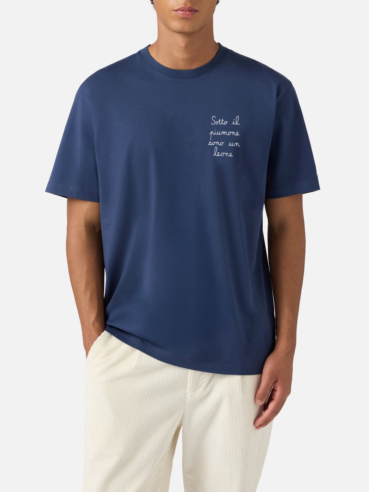 T-shirt Arnott in cotone blu con ricamo Sotto il Piumone sono un Leone