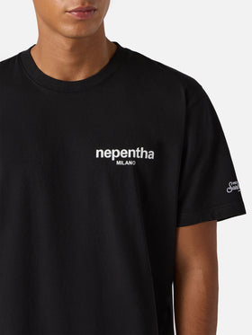 Schwarzes Arnott-Baumwoll-T-Shirt mit Nephenta-Print | NEPENTHA SPECIAL EDITION