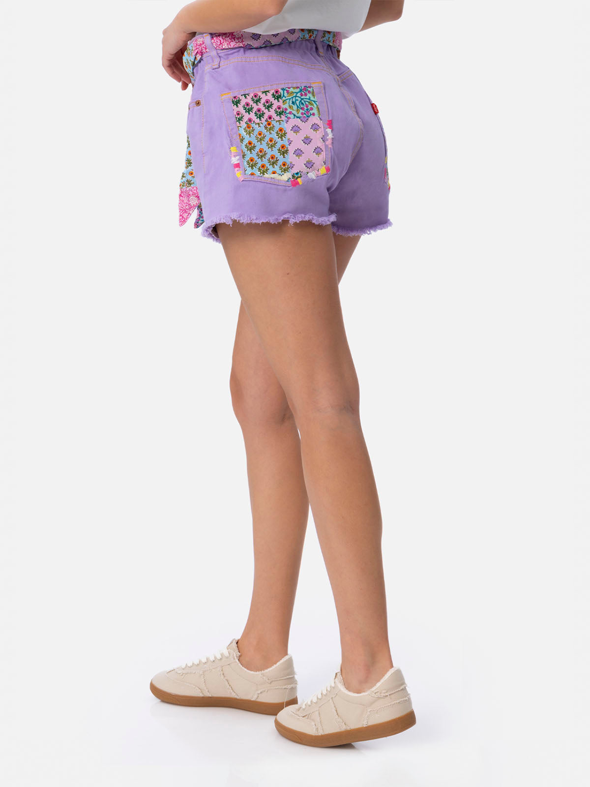 Pantaloncini da donna in denim riciclatoo con toppe – MC2