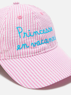 Cappellino Baseball con visiera in cotone seersucker a righe rosa e bianche con ricamo