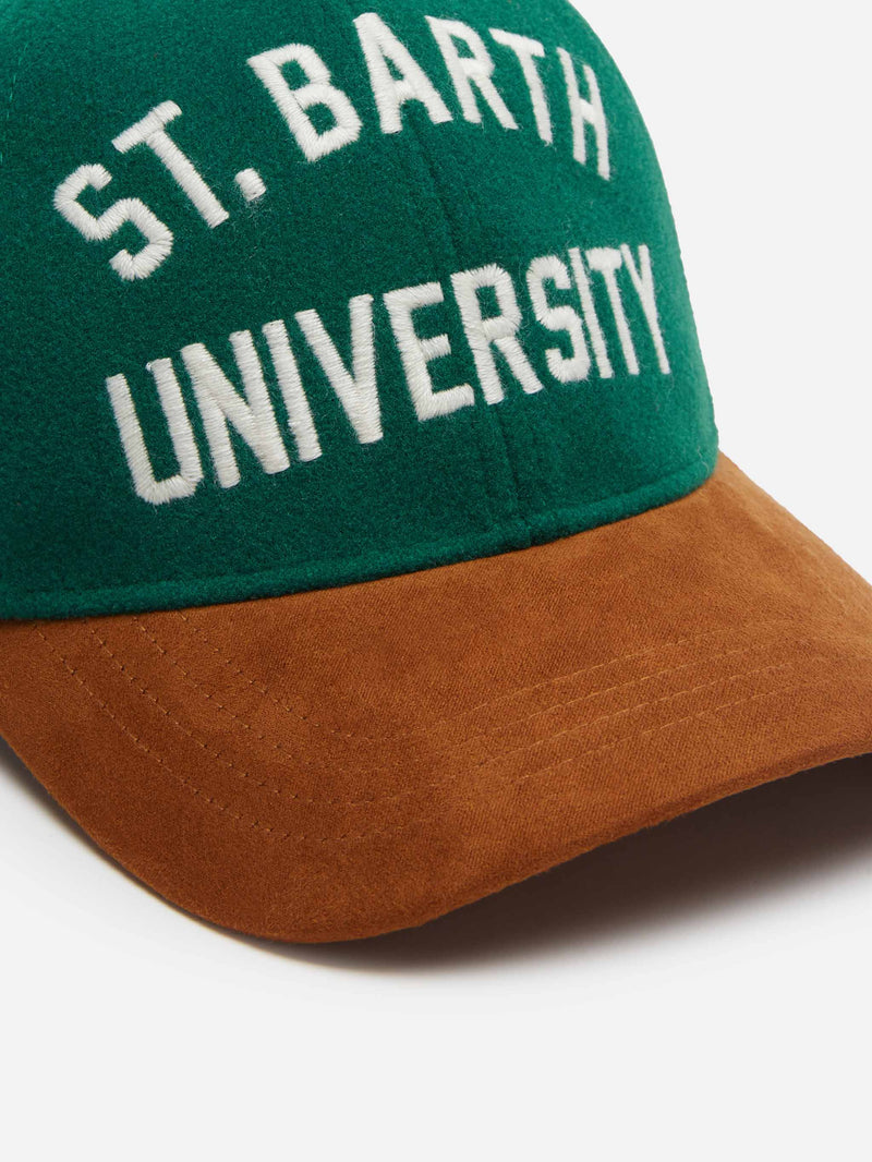 Cappellino da baseball in feltro verde con ricamo della St. Barth University