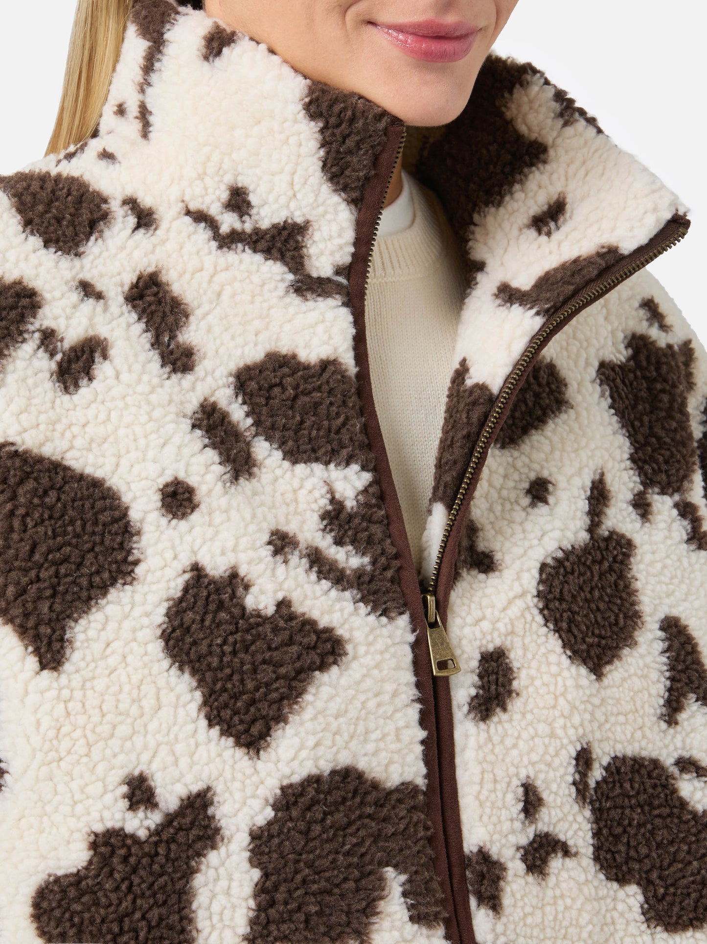 Bercy Teddyjacke mit Kuhmuster und Details aus Wildlederimitat