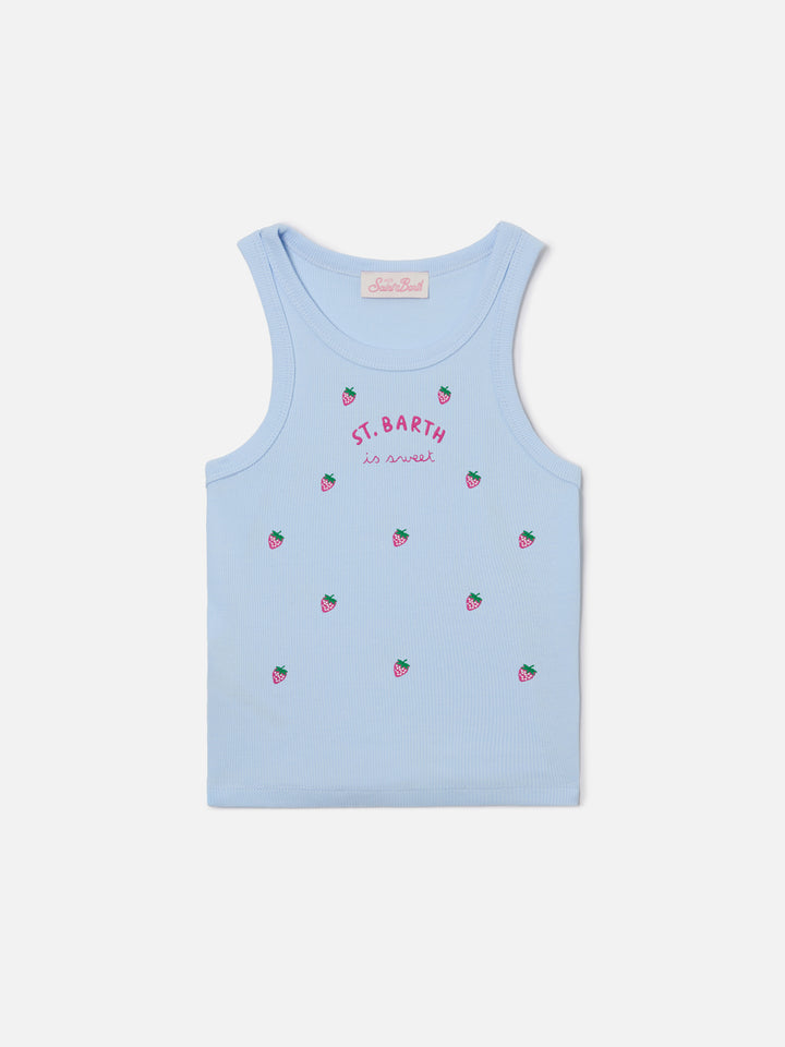 Camiseta de tirantes Blue Jr en azul claro con bordado St. Barth is sweet y fresas 