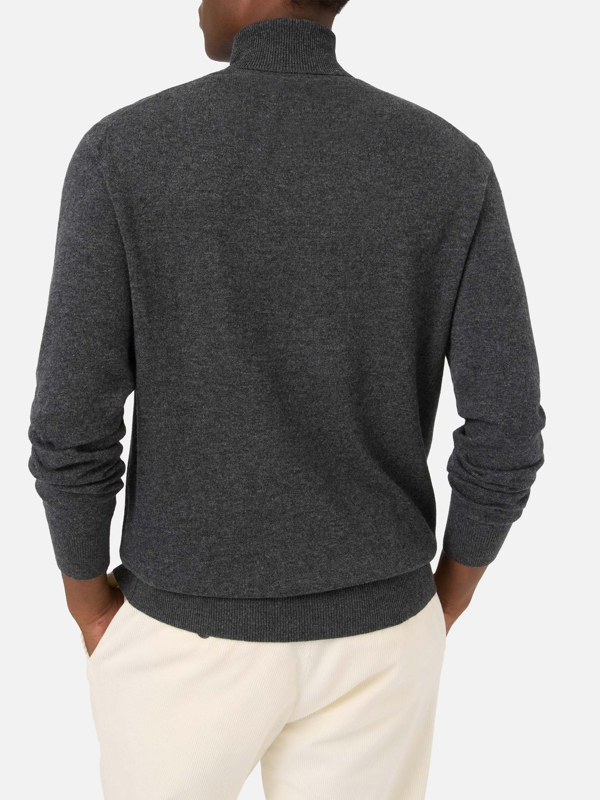 Grauer Rollkragenpullover aus Bond Merinowolle und Kaschmirmischung 