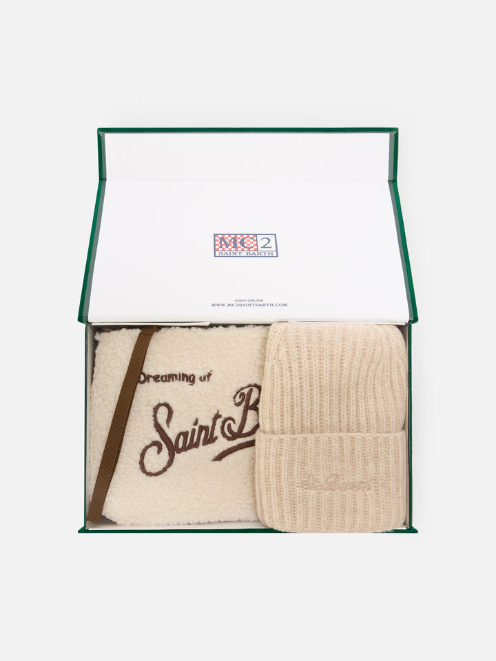 Beige teddy pochette and beige beanie set