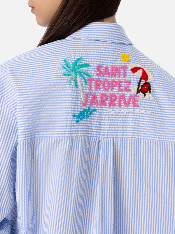 Camicia over da donna Brigitte in cotone stampa rigata con ricamo St. Tropez davanti e dietro