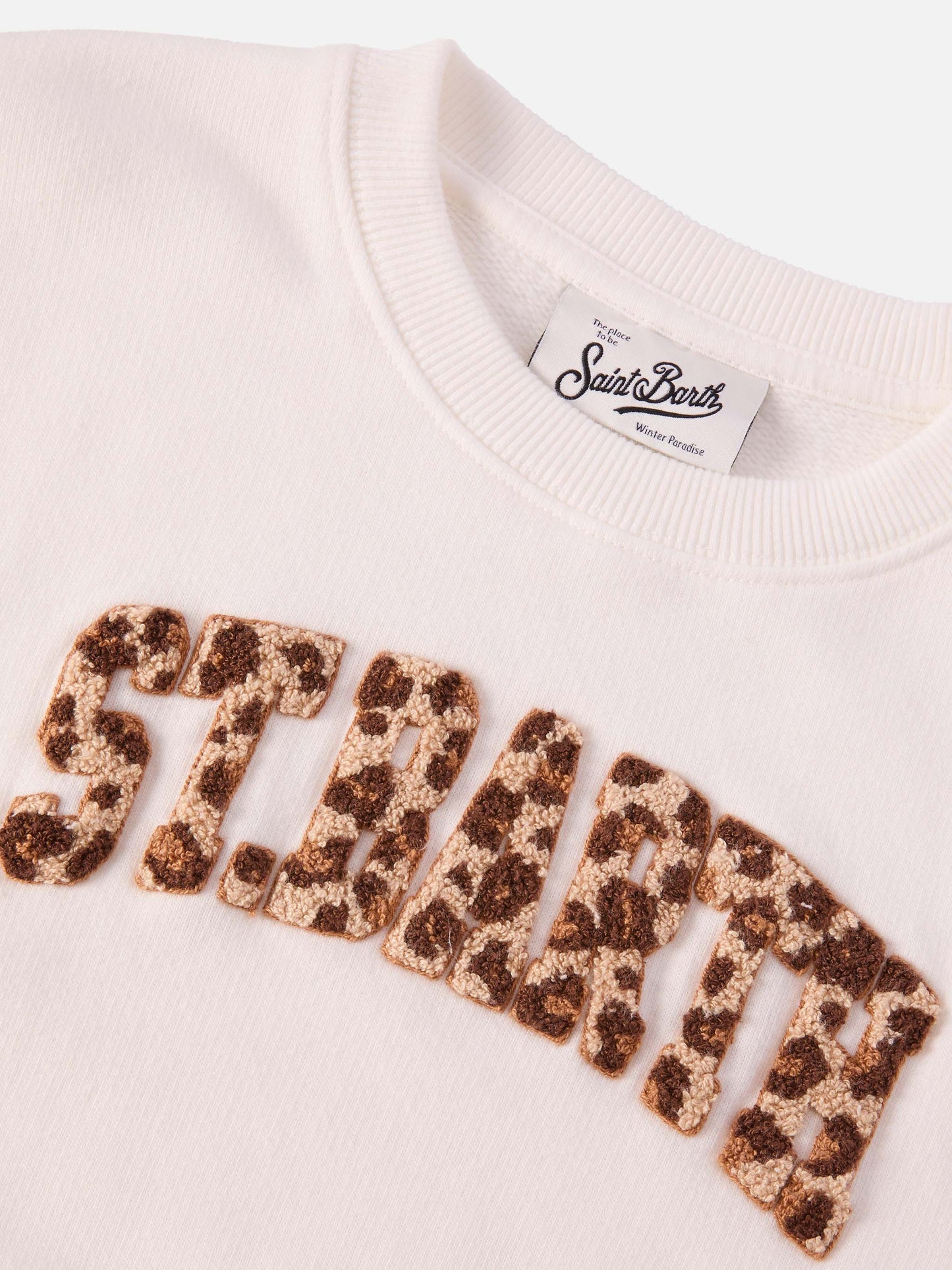 Briony-Sweatshirt mit Rundhalsausschnitt aus weißem Frottee mit Leopardenmuster.