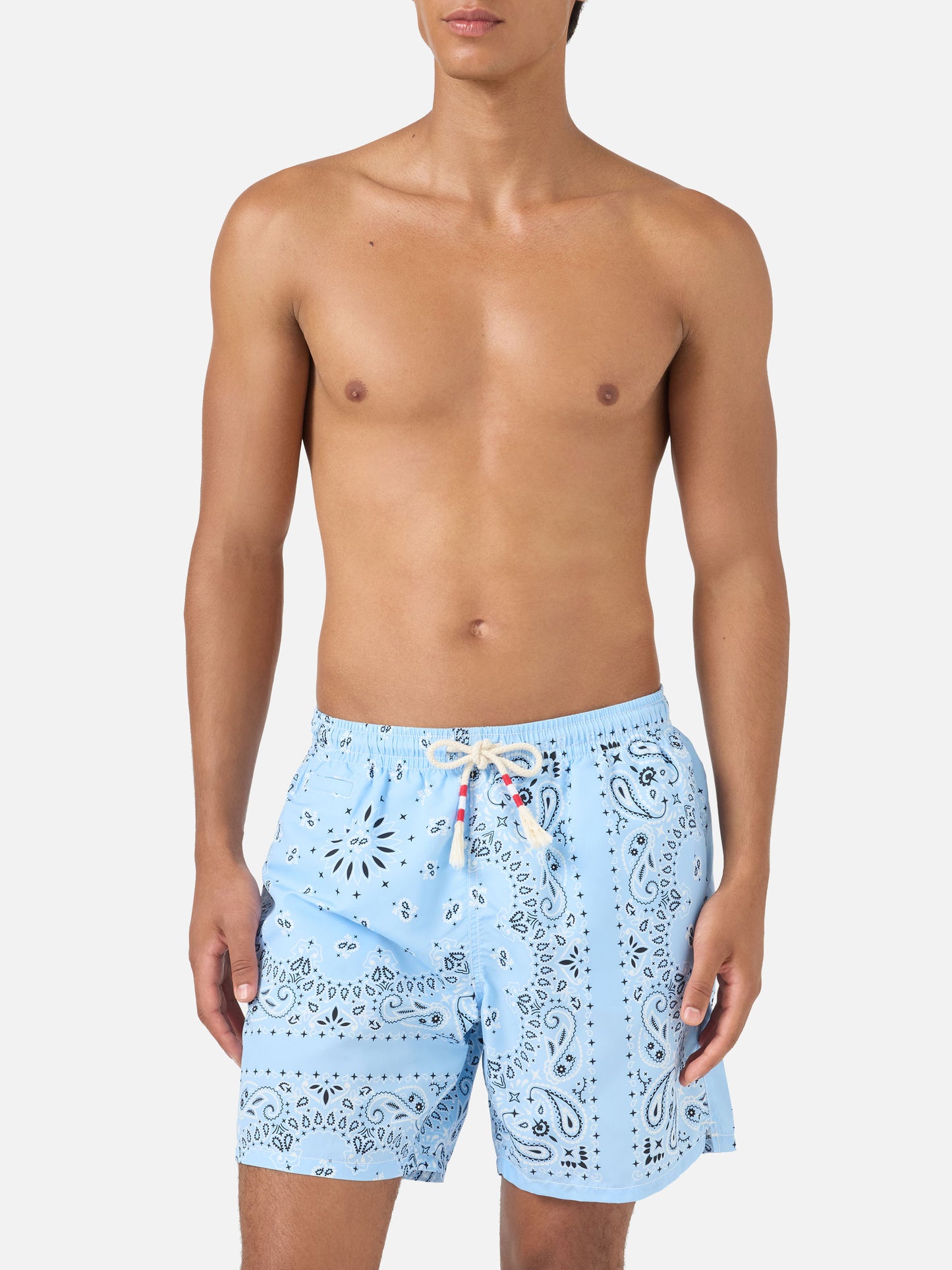 Bañador tipo shorts Caprese con estampado bandana azul claro 