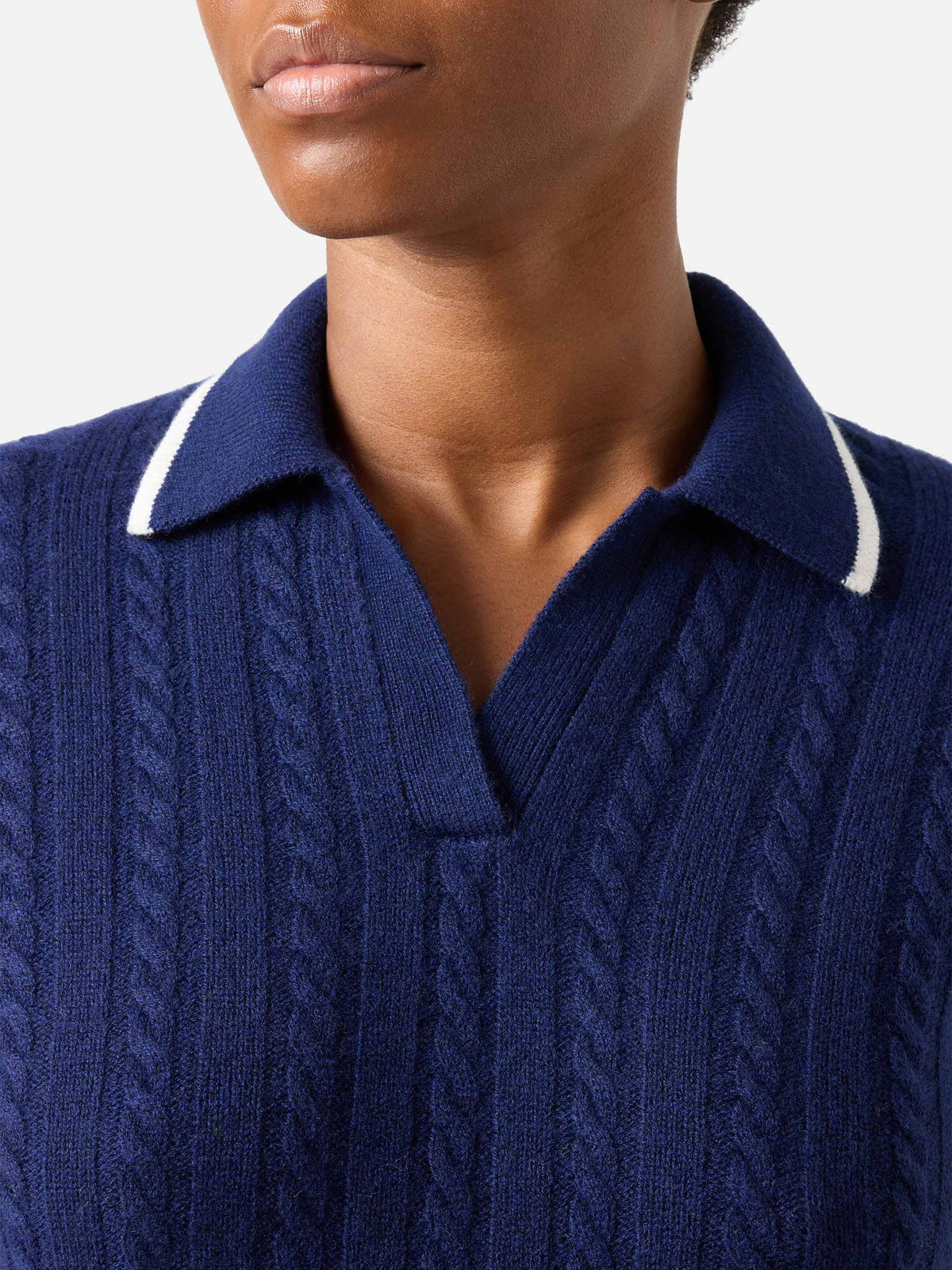 Nachtblauer blue Clichy Strick mit Polokragen aus Wolle mit Pointelle-Muster 