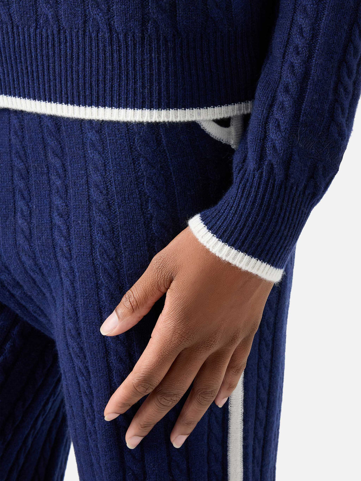Nachtblauer blue Clichy Strick mit Polokragen aus Wolle mit Pointelle-Muster 