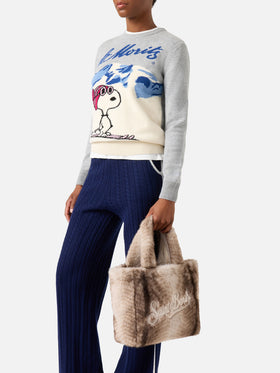 Graue Handtasche aus Colette Kunstpelz mit Logo-Stickerei 