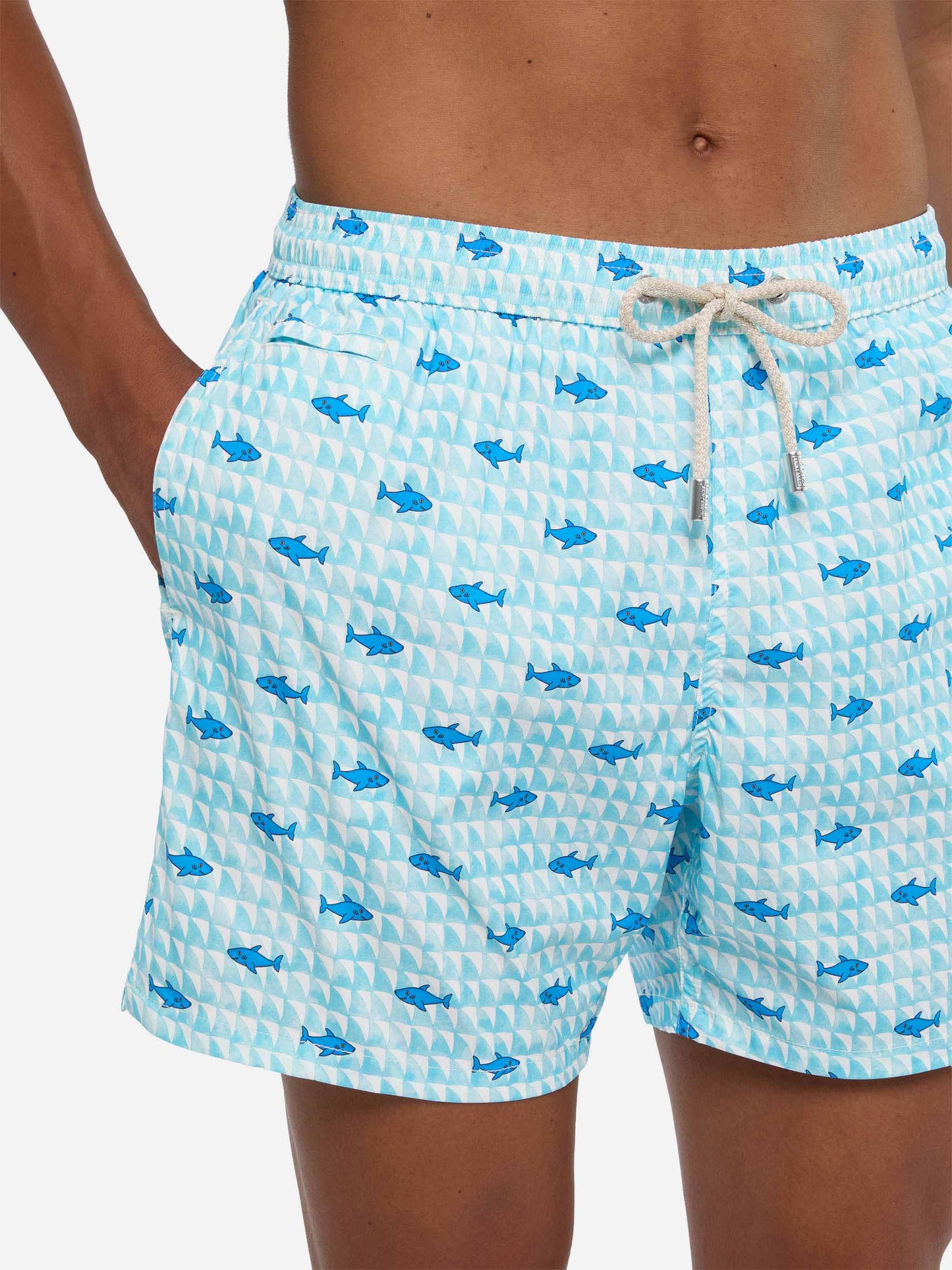 Comfort Light Badeshorts mit Haiflossen-Print