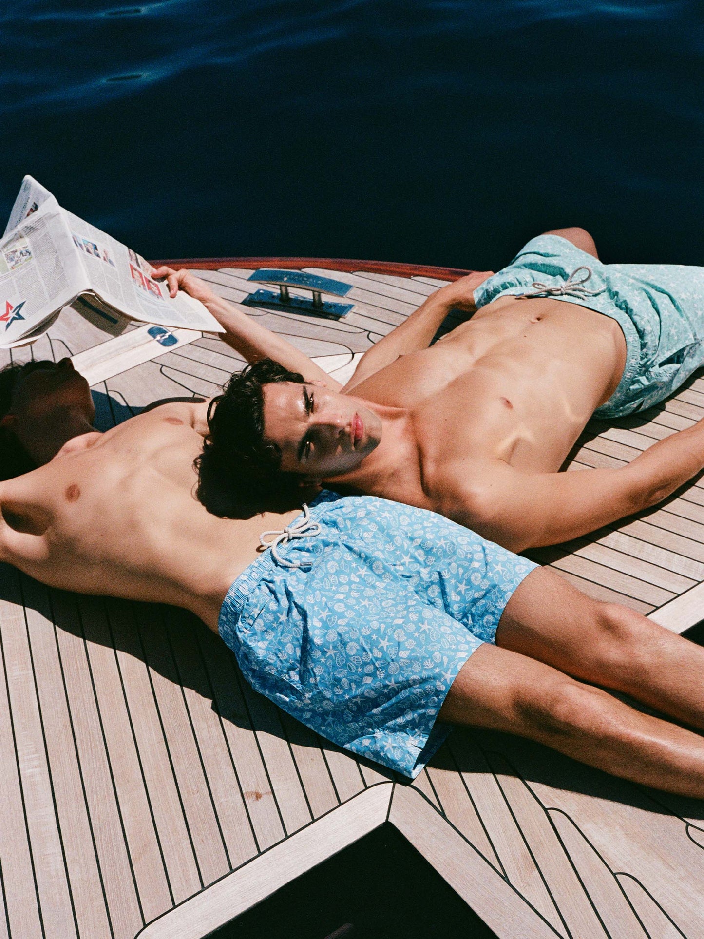 Comfort Light swim shorts with tropical shell print