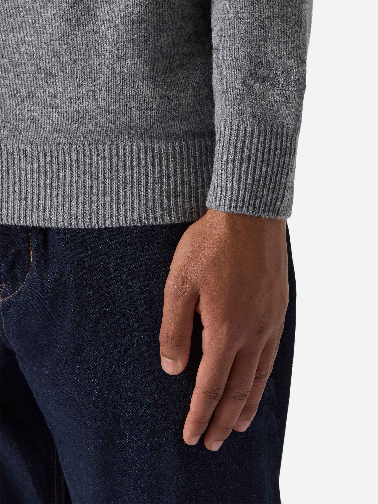 Graues meliertes Strickpolo aus reiner Wolle von Covent