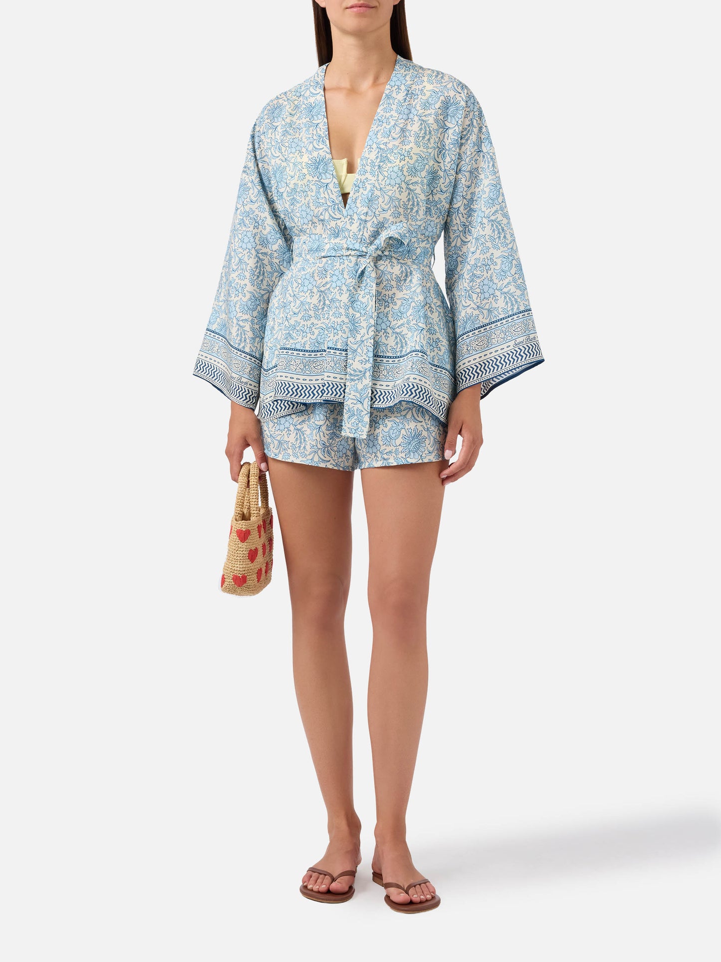 Kimono corto Carly de seda con estampado batik floral 
