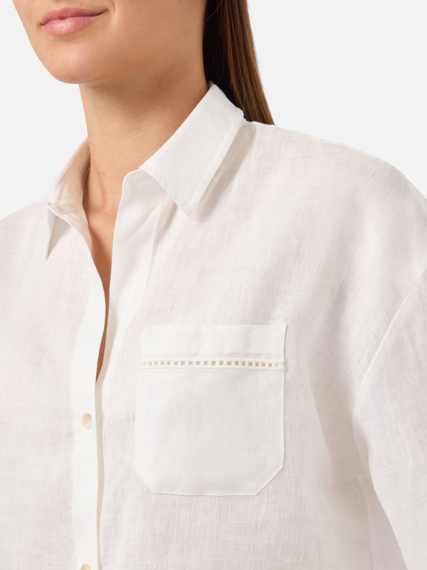 Chemise Cristal en lin blanc avec broderie Saint Barth perforée 