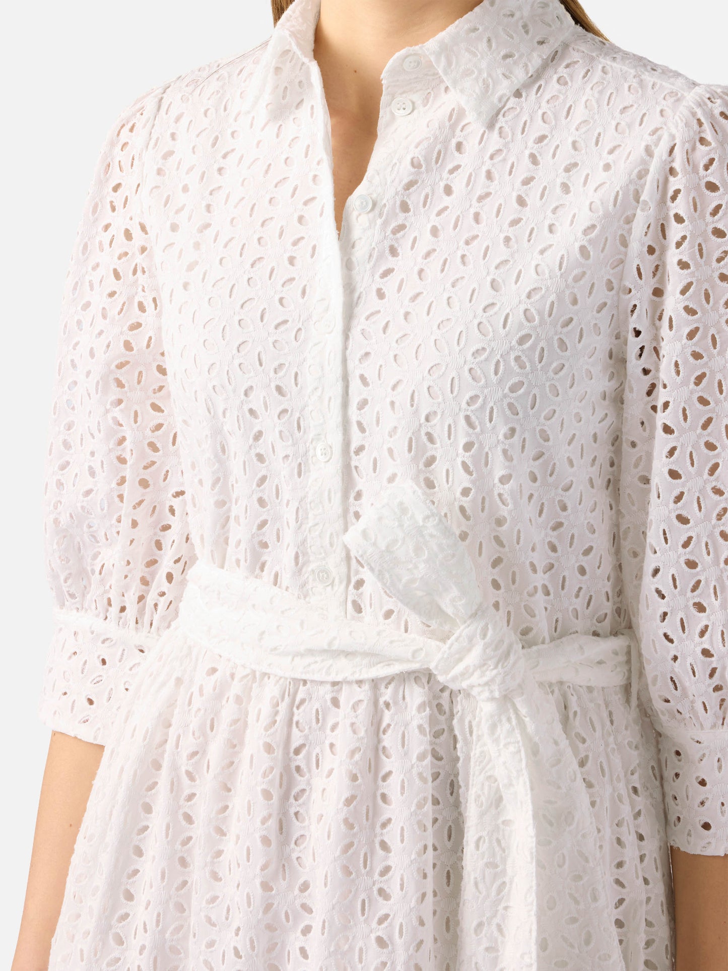 Abito corto in cotone bianco con ricami