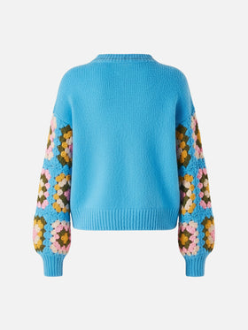 Ultraweiches Danya Soft Crochet Jr-Modell mit Rundhalsausschnitt und handgefertigten Häkelärmeln