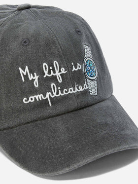 Davis Baseballkappe aus Denim mit der Stickerei „Mein Leben ist kompliziert“.