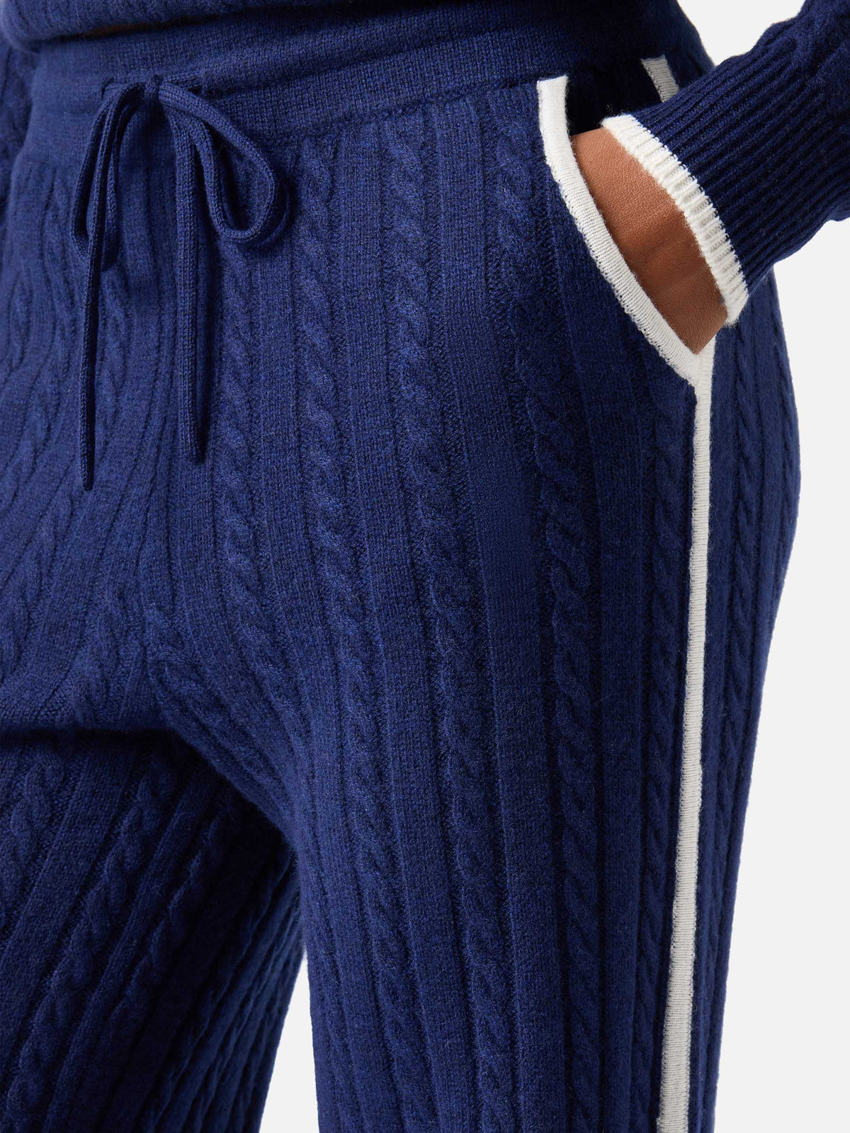Pantalon en laine Night blue Dinard avec finitions contrastées 
