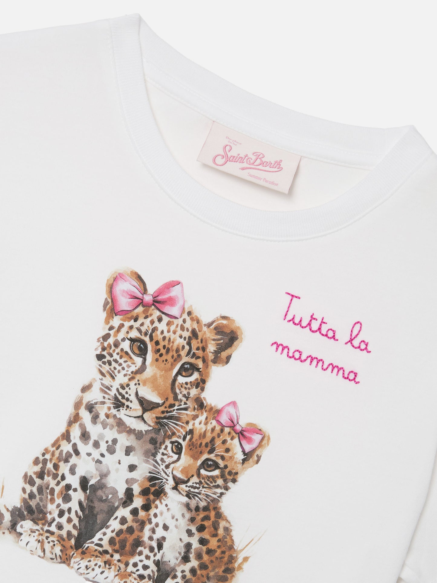 Elly T-shirt in white cotton with leopard print and Tutta la mamma embroidery