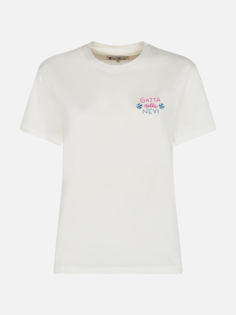 Woman heavy cotton white t-shirt Emilie with Gatta delle nevi embroidery | INSULTI LUMINOSI SPECIAL EDITION