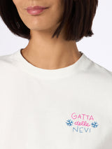 Woman heavy cotton white t-shirt Emilie with Gatta delle nevi embroidery | INSULTI LUMINOSI SPECIAL EDITION