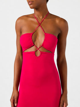 Abito fucsia con taglio longuette
