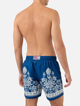 Blaue Badeshorts Gustavia mit ornamentalem Blumenprint 