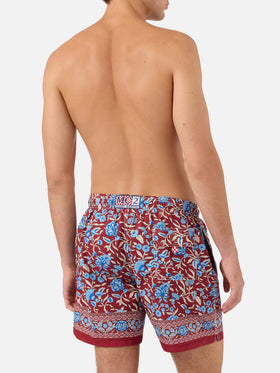 Gustavia bordeauxfarbene Badeshorts mit floralem Print 