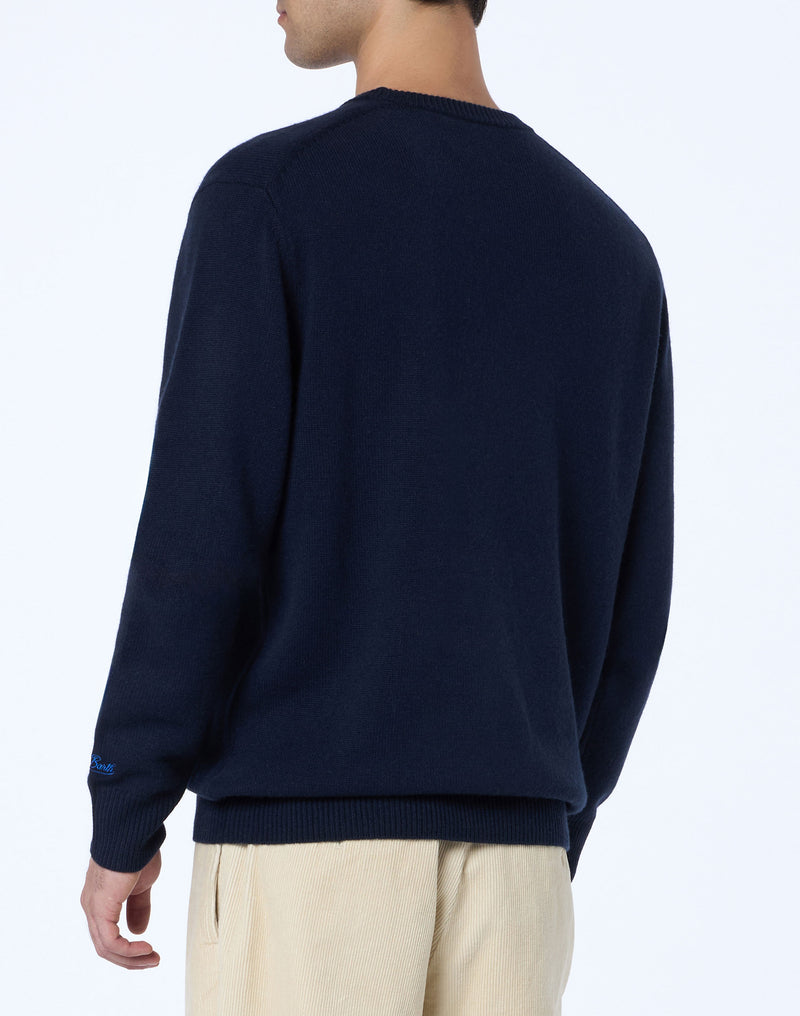 Man blue sweater Heron with Weekend be gin print