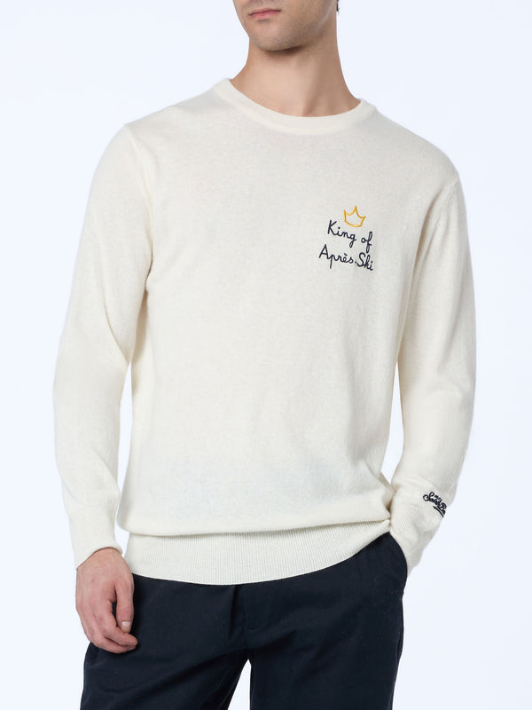 Man white sweater Heron with King apres ski embroidery