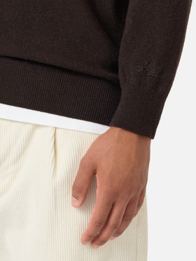 Heron Light crewneck knitwear in brown with Wall Street Dog embroidery