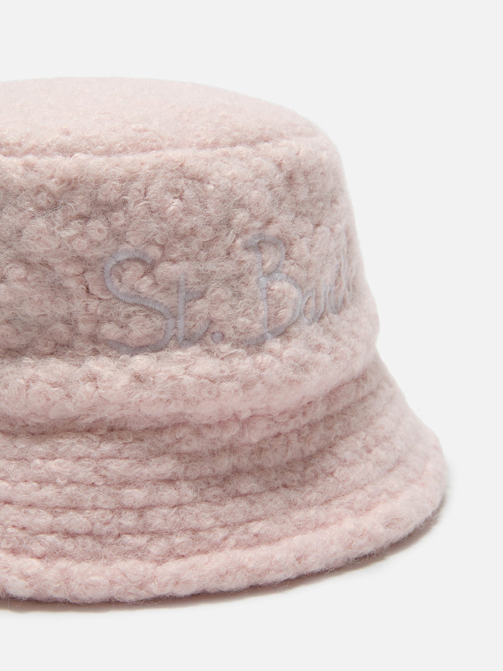 Cappello bucket in sherpa rosa con ricamo frontale