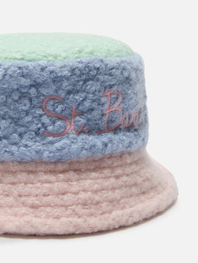 Multicolorsherpa bucket hat with front embroidery