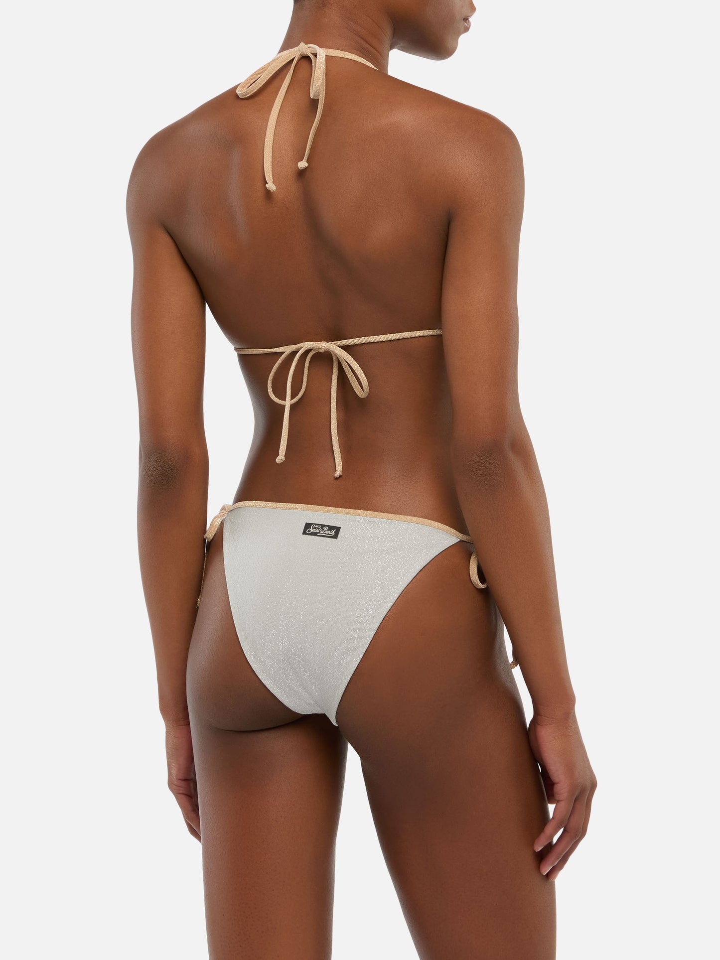 Klassischer Triangel-Bikini von Leah Marielle aus silbernem Lurex mit goldenem Besatz