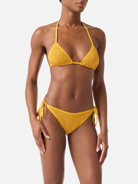 Bikini triangular Leah Marielle de crinkle color ocre con ribete 