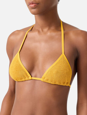 Bikini triangular Leah Marielle de crinkle color ocre con ribete 