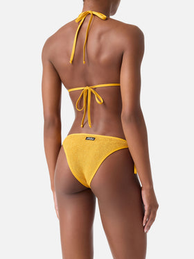 Bikini triangular Leah Marielle de crinkle color ocre con ribete 